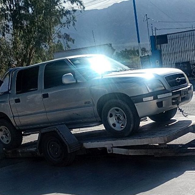 Camioneta cargada en la plancha de Auxilio 46